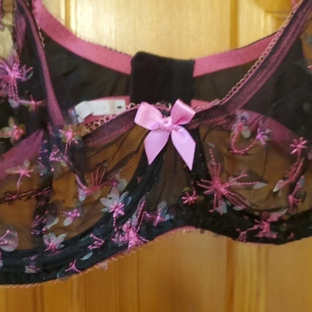 Savage X Fenty Semi Sheer 3D Floral‎ Underwire Pink And Black Bra